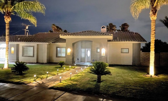 Racquet Club South Casa | Downtown Palm Springs, 4 King Bedrooms, Salted Pool, Game Room, Pergola, Spa