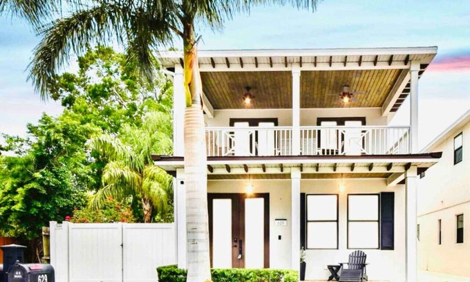 Gillespie Park Casa | Downtown, Pets, 2-Car Garage, Beach & St. Armands