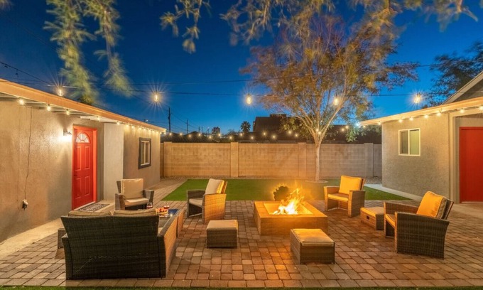 Garfield Casa | Downtown Phx~Remodeled~2 Units+Casita~Sleeps 12