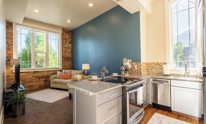 Central Business District Apartamento | Downtown Provo Luxury Apartment (Unit # 6)