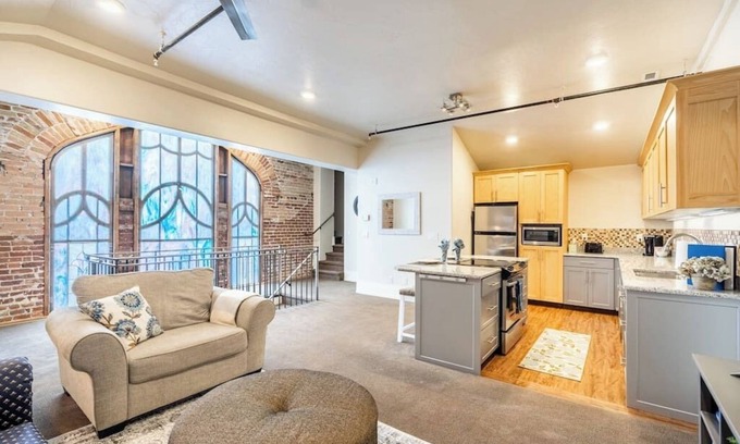 North Park Apartamento | Downtown Provo Luxury Bell Tower Apartment
