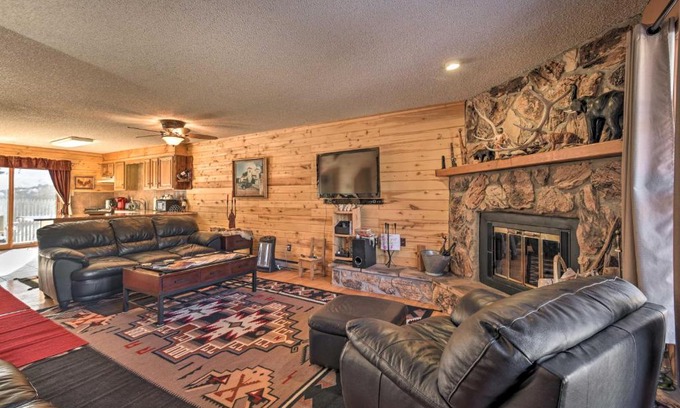 Red River Casa | Downtown Red River Retreat with Mtn Views and Yard