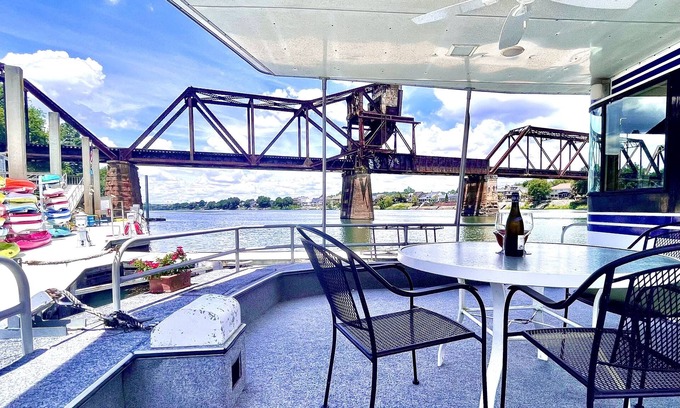 Downtown Alquiler De Eote | Downtown Retreat Aboard Savannah Rae