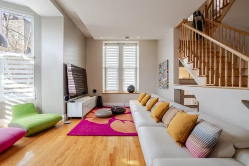Shaughnessy Village Casa | Downtown Retreat with Modern Comfort