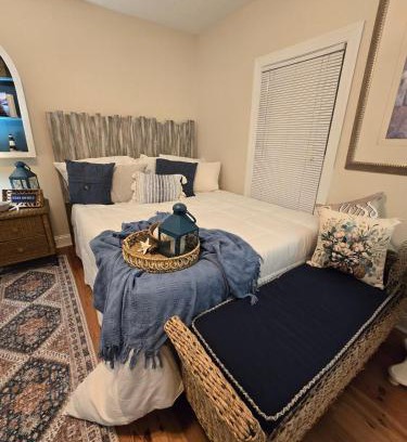 New Bern Casa | Downtown Riverside Lighthouse