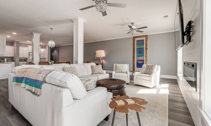 Smithville Apartamento | Downtown's NEWEST AIRBNB "THE FIDDLE" !!!