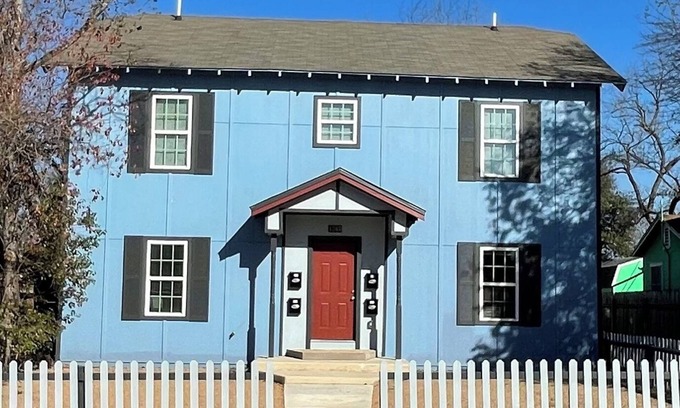 Highland Park Apartamento | Downtown San Antonio/Highland Park, Cozy 1-bedroom, WiFi, AC, washer/dryer, 202