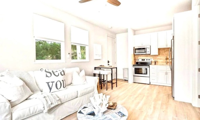 Gillespie Park Apartamento | Downtown Sarasota | 1 Bd 1 Ba | Beach | + Pets