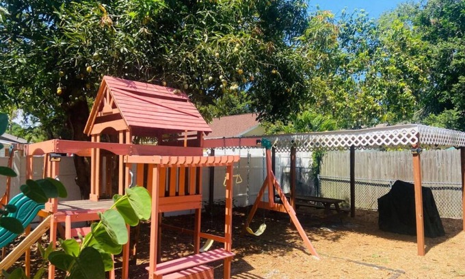 Park East Casa | Downtown Sarasota House3BR with Playground, Pet-Friendly, LidoBeach,SiestaKey-5m