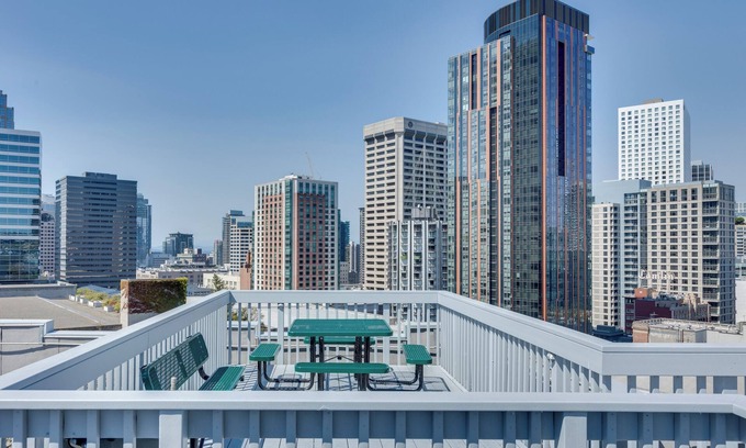 Downtown Seattle Apartamento | Downtown Seattle Condo w/ Rooftop Deck + Views!