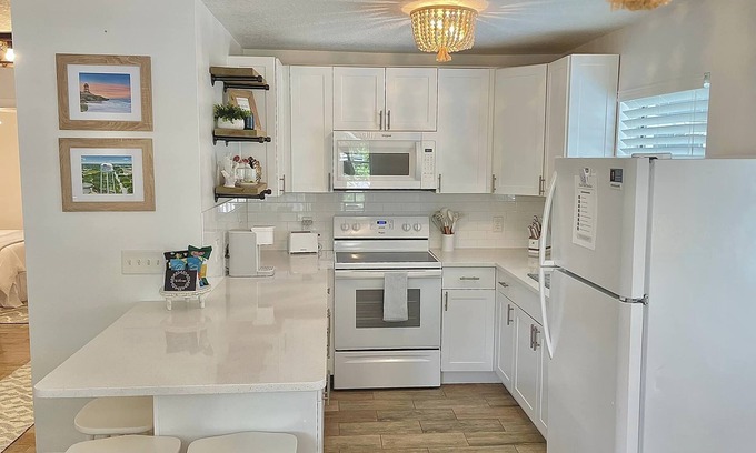 Stuart Cabaña | Downtown Stuart Coastal Cottage