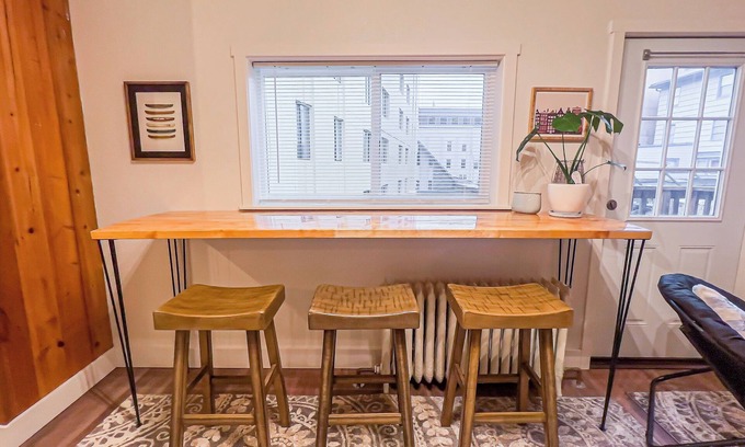 Downtown Juneau Apartamento | Downtown Studio apartment with queen sized bunk beds.