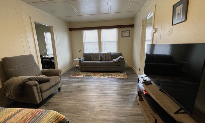 Sitka Apartamento | Downtown Studio, One Bathroom Rental