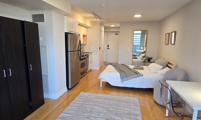 Church and Wellesley Condominio | Downtown Toronto Condo | WiFi, Gym & Pool – Steps to Subway & Eaton Centre