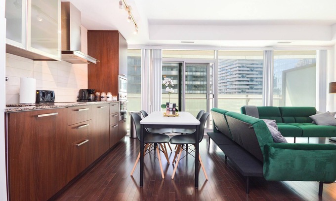 Central Waterfront Casa | Downtown Toronto near Scotiabank arena,CN Tower