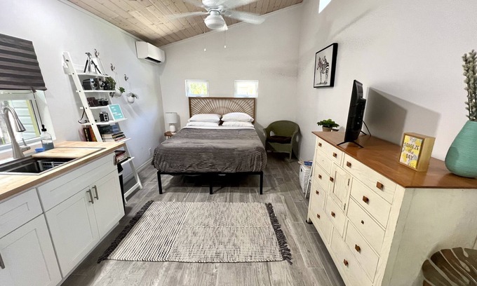 Flamingo Parks Apartamento | Downtown Tropical Studio