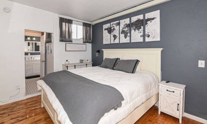 Racine Casa | Downtown Two Bedroom/Two Bathroom Full Apartment