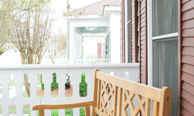 Montgomery Apartamento | Downtown Vibes | 1BR Pet-Friendly Apt
