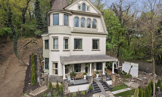 Oakland Casa | Downtown Victorian Mansion