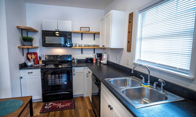 Nevada Street Apartamento | Downtown View Cozy 2br/1ba Home Sleeps 8