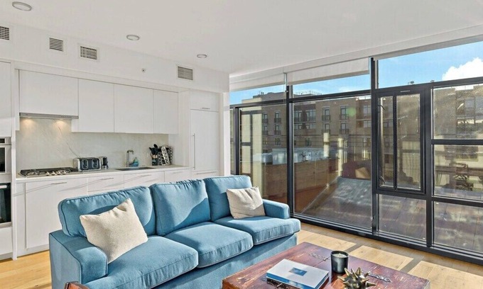Shaw Cama Y Desayuno | Downtown |Views | Luxury | Sunny