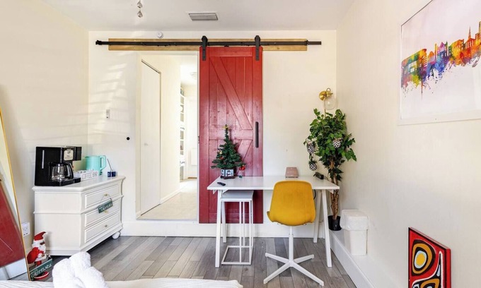 Colonialtown South Casa | Downtown Walkable WFH with free Washer and Dryer Private Bed & Bath