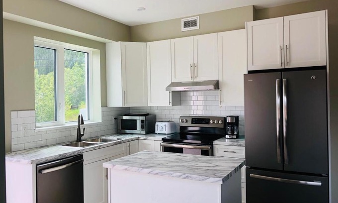 Whitehorse Apartamento | Downtown Whitehorse Deluxe 2 Bedroom Condo