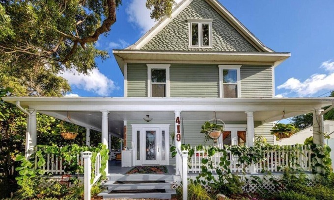 Downtown Dunedin Casa | Downtown whole house, Shannon Oak Manor sleep 10