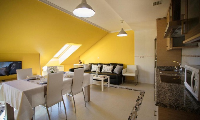 Sarria Apartamento | dpCristal Ático Vistas al Camino