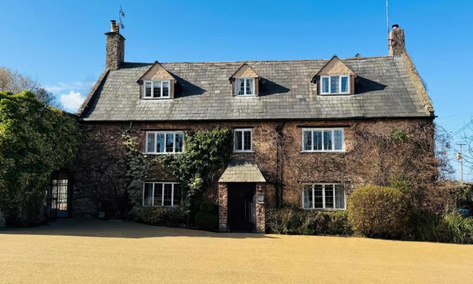 Bilbrook Casa | Dragon House