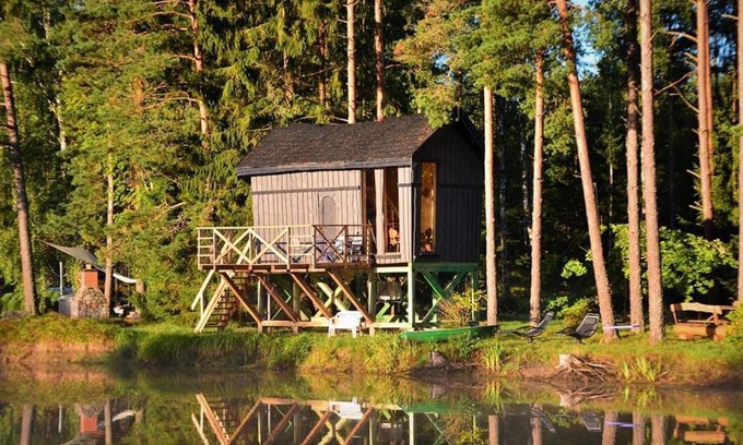 Pedvale Casa | Dragon house in the tree! Jacuzzi, Sauna ,Cinema,Heated