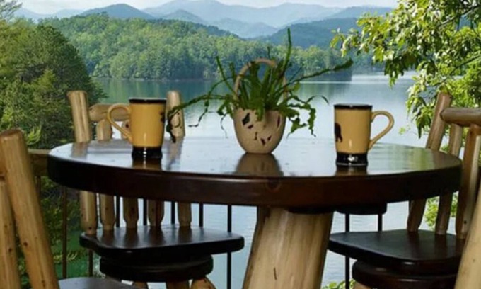 Robbinsville Cabaña | Dragonfly Cottage at Santeetlah Lakeside featured on the cover of Cabin Magazine