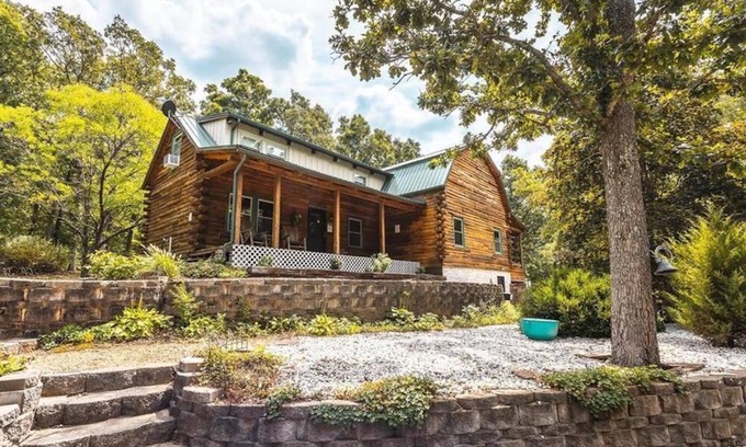 Camden County Cama Y Desayuno | Dragonfly Meadows Log Cabin