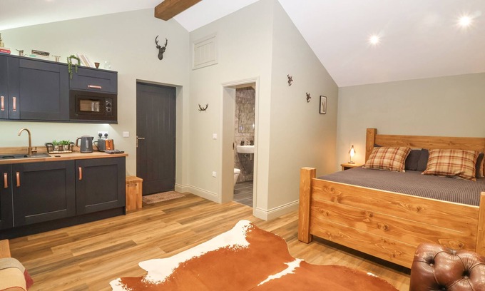 East Cowton Cabaña | DRAGONSTONE LODGE, pet friendly in East Cowton