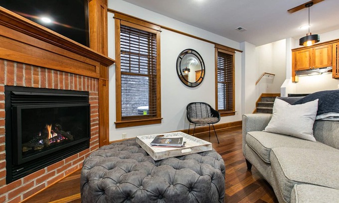 Dubuque Apartamento | Drake House-The Loft: 2 habitaciones ideales para familias grandes o grupos