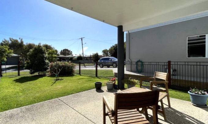 Golden Beach Casa | Drakes Hideaway - Pet friendly 3 bedroom unit on the ground floor