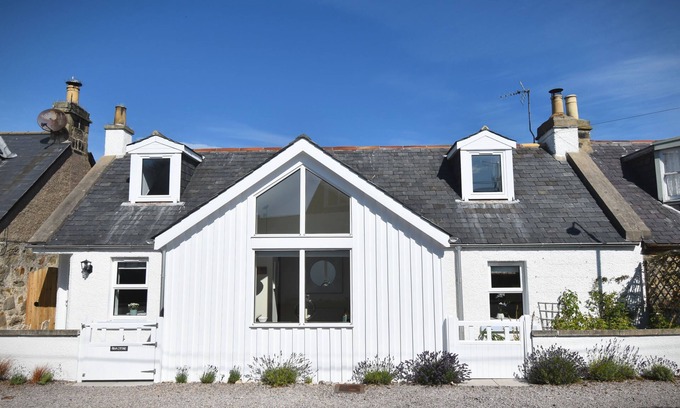 Findhorn Cabaña | Dram Cottage, Findhorn Bay - sleeps 6 guests in 3 bedrooms