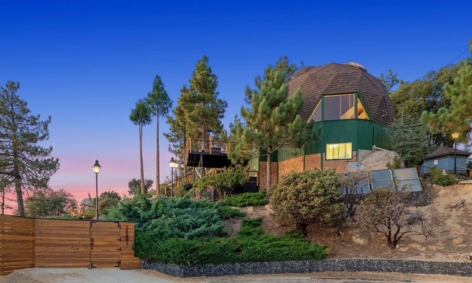 Idyllwild Casa | Espectacular cúpula geodésica con impresionantes vistas, spa y paseo a la ciudad.