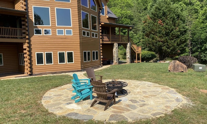 Franklin Casa | Dramatic Remodeled Log home with everything!