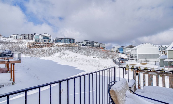 Draper Casa | Draper Townhome w/ Mountain Views: Hike & Ski!