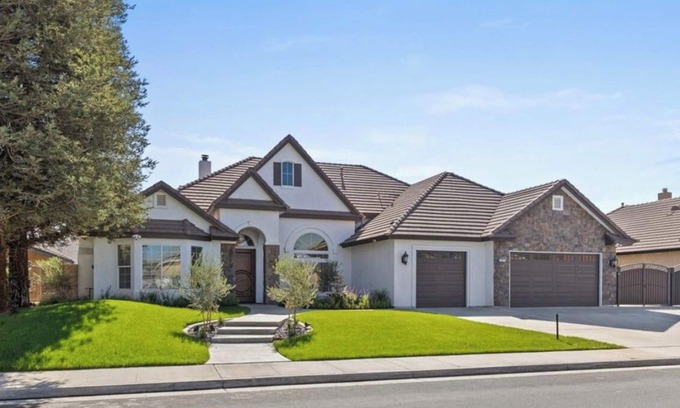 Rosedale Casa | Dream House, With Pool