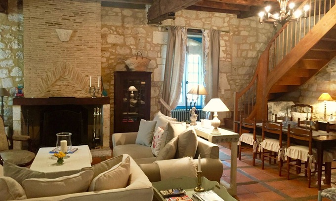 Issigeac Villa | Dream Medieval Stone Villa en Popular Market Village, ideal para parejas y familias