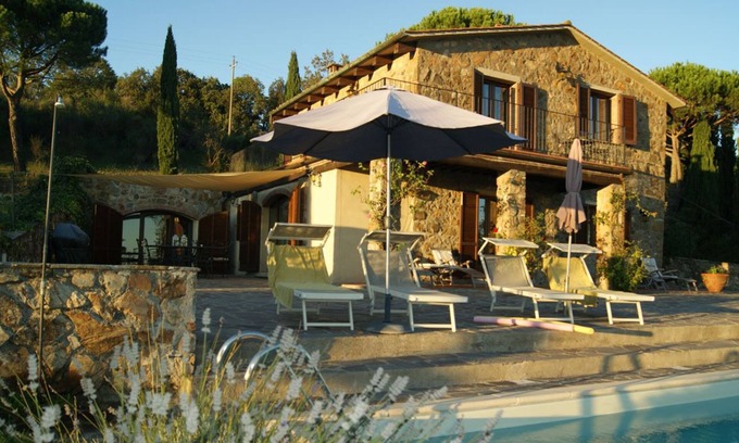 Roccatederighi Villa | Piscina de ensueño en la Toscana, vistas al mar para 9 personas, vacaciones románticas y culinarias