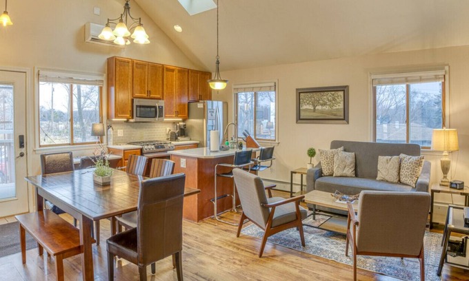 Miller Beach Casa | Dream Retreat Private Guesthouse, Lake Mich., IN Dunes, Chicago