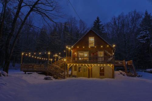 Stratton Casa | Dream Stratton Forest Cabin with Hot Tub and Fast WiFi