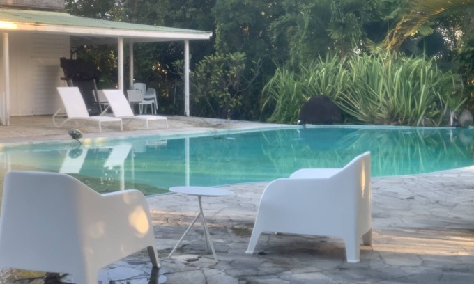 Le Gosier Villa | Vacaciones de ensueño en una magnífica propiedad con piscina infinita