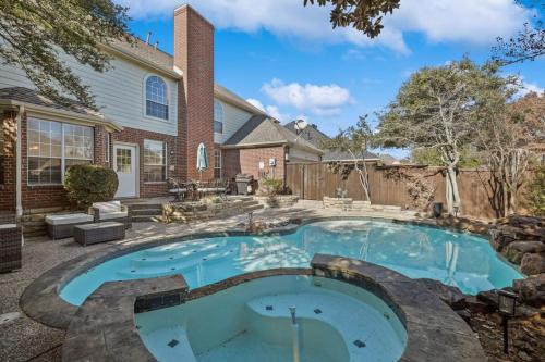 Plano Casa | Dream Vacay in Central Plano - Pool & Grill