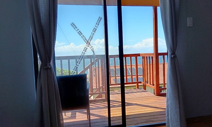 Bluff Cabina | Dream View Cabin 3 minutes to Anstey's beach sleeps 4-6 guests. Pet-unfriendly.