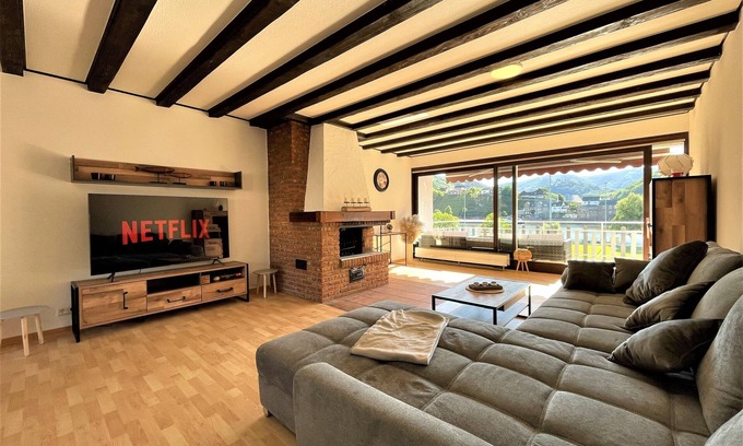 Alf Apartamento | ★Dream view | fireplace | balcony | castle view | 65-inch TV | Netflix | Sky | Joyn★