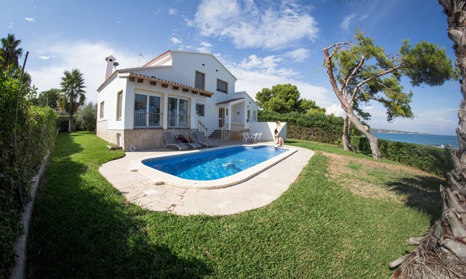 Costa Dorada Villa | 🌊 Villa junto al mar con impresionantes vistas y piscina – para 2 a 8 personas